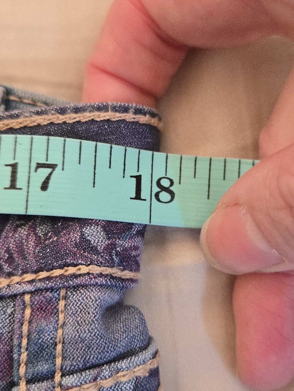 Marie Claire Boutiques | Reversible Floral Denim Bermuda Shorts, 2-in-1! Size 11 - Picture 8 of 11